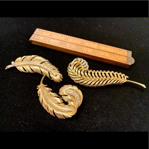 Three vintage MJ Ent brooches feathers rhinestones - Picture 2 of 12